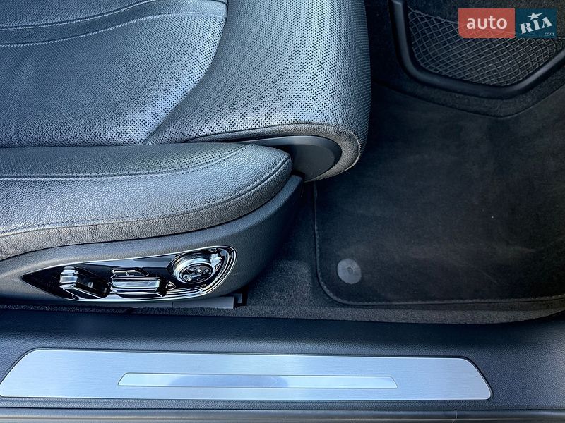 Седан Audi A8 2013 в Рівному