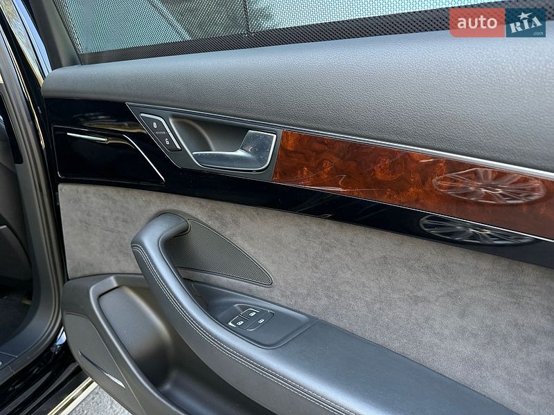 Седан Audi A8 2013 в Рівному