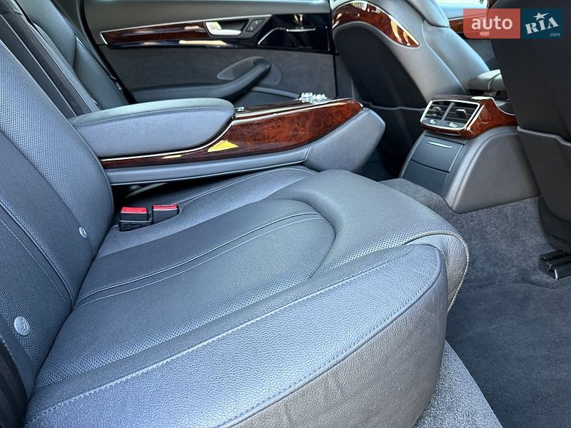 Седан Audi A8 2013 в Рівному