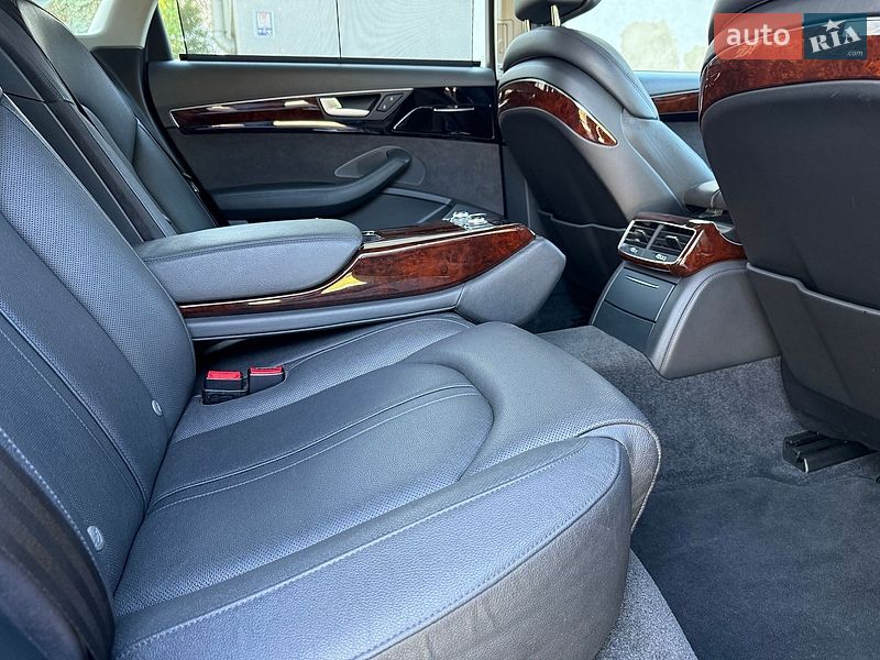 Седан Audi A8 2013 в Рівному