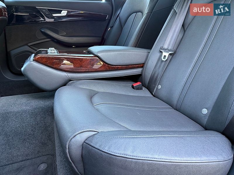 Седан Audi A8 2013 в Рівному