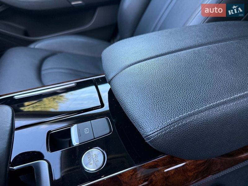 Седан Audi A8 2013 в Рівному