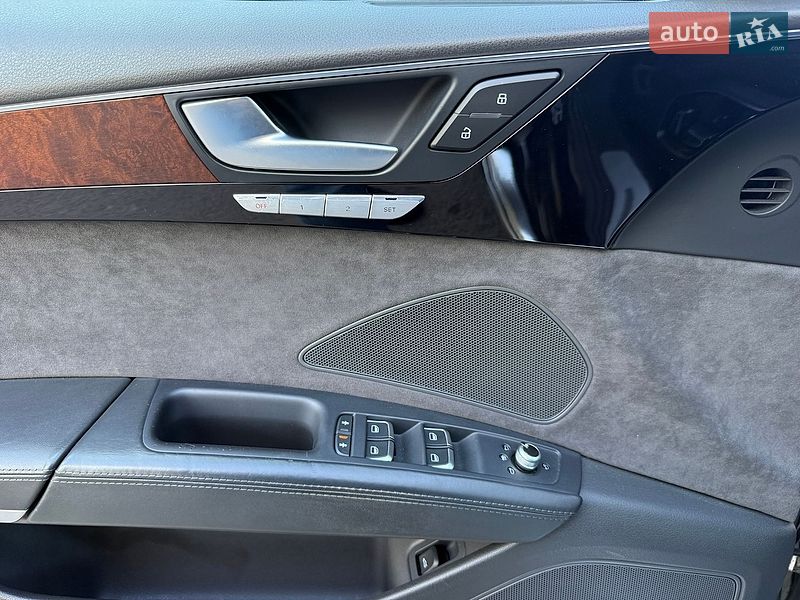 Седан Audi A8 2013 в Рівному