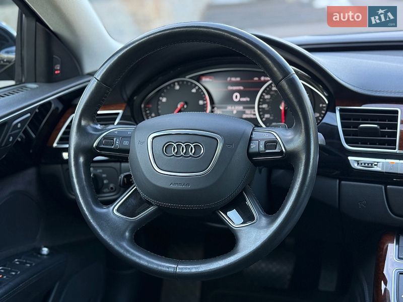 Седан Audi A8 2013 в Рівному