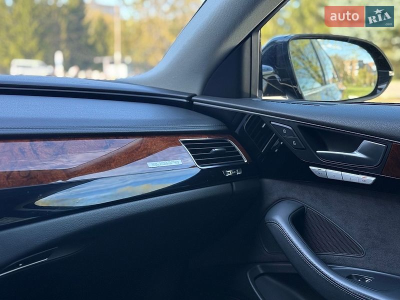 Седан Audi A8 2013 в Рівному