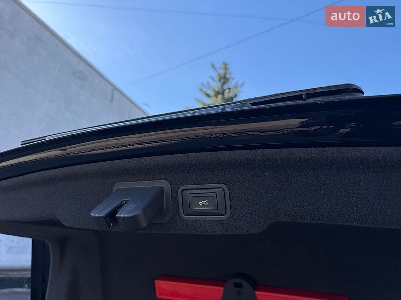 Седан Audi A8 2013 в Рівному