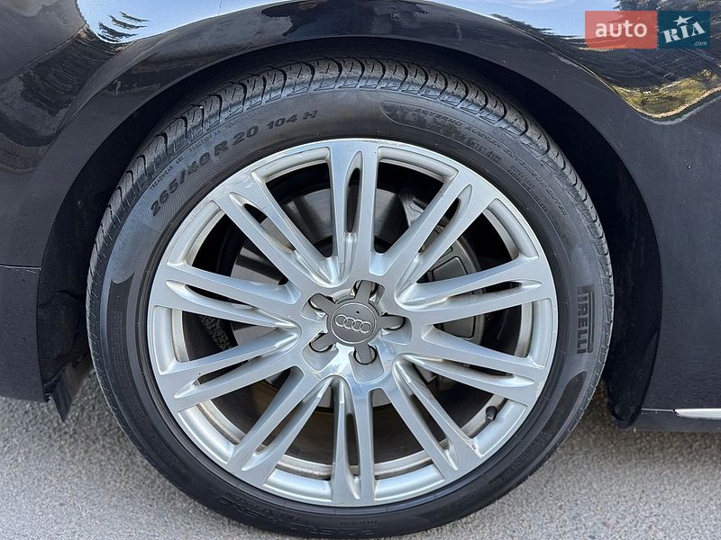 Седан Audi A8 2013 в Рівному