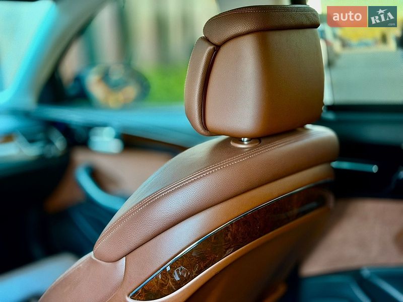 Седан Audi A8 2014 в Черновцах
