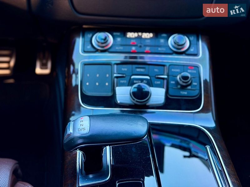 Седан Audi A8 2014 в Черновцах