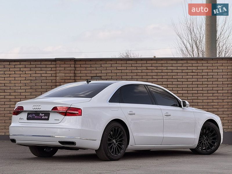 Седан Audi A8 2016 в Кривом Роге
