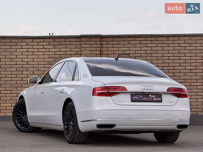 Седан Audi A8 2016 в Кривом Роге