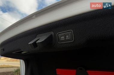 Седан Audi A8 2016 в Кривом Роге