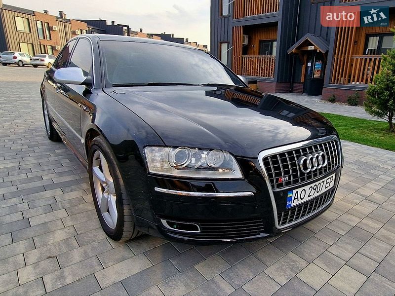 Седан Audi A8 2005 в Ужгороді