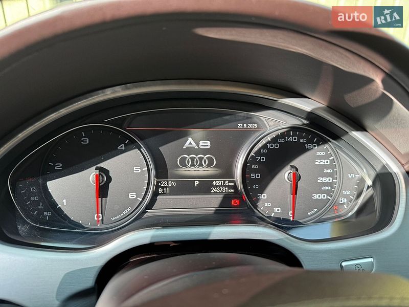 Седан Audi A8 2012 в Кропивницькому