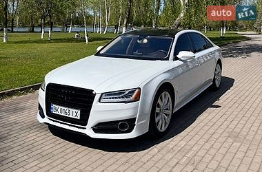 Седан Audi A8 2016 в Рівному