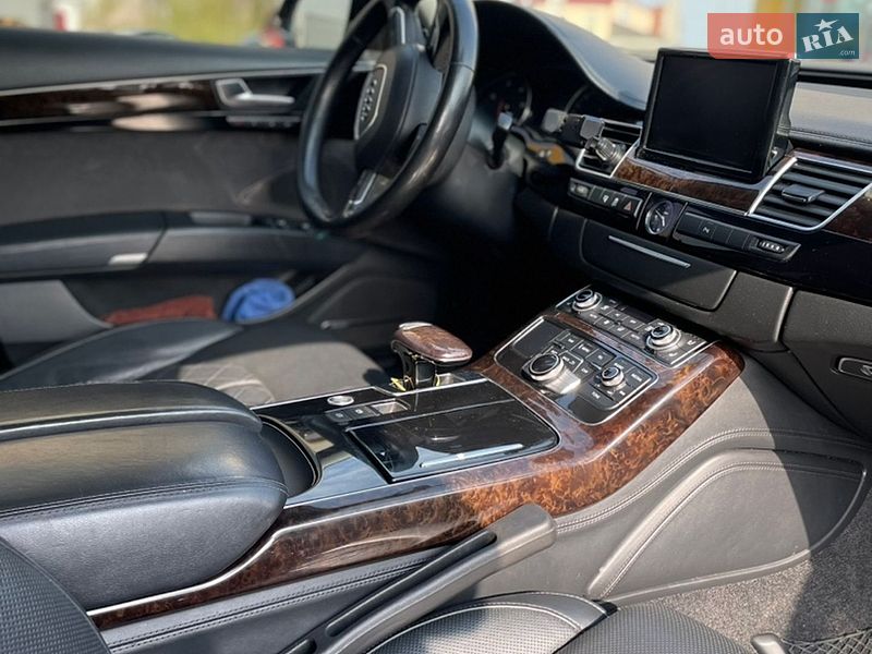 Седан Audi A8 2011 в Львове