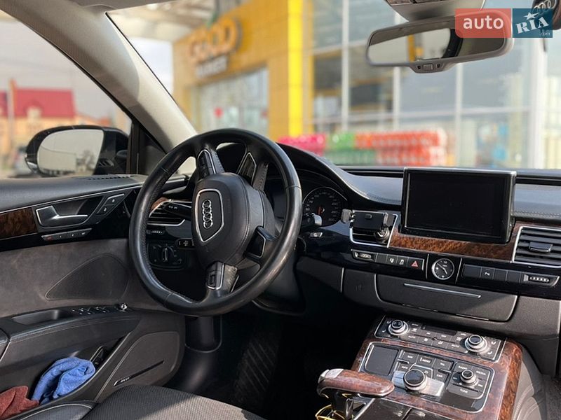 Седан Audi A8 2011 в Львове