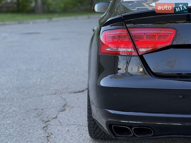 Седан Audi A8 2010 в Днепре