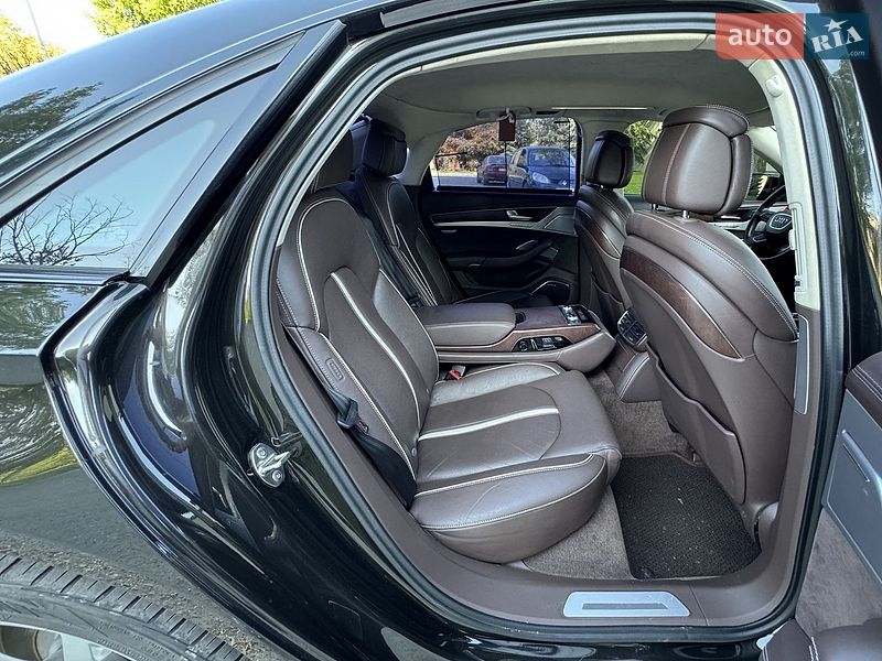 Седан Audi A8 2010 в Днепре