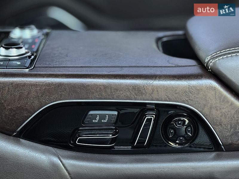 Седан Audi A8 2010 в Днепре