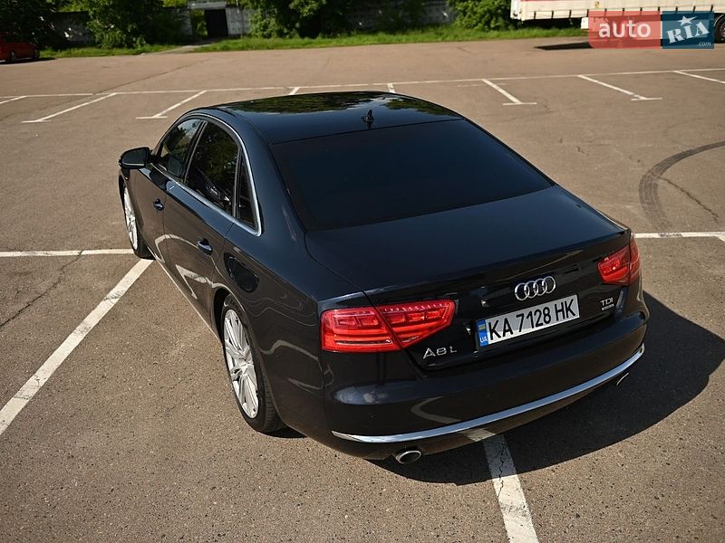Седан Audi A8 2010 в Ровно