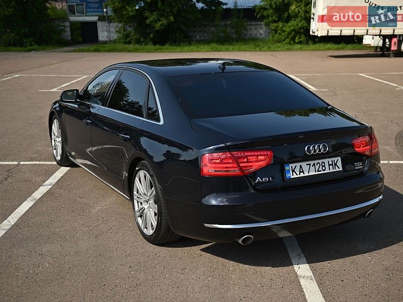 Седан Audi A8 2010 в Ровно