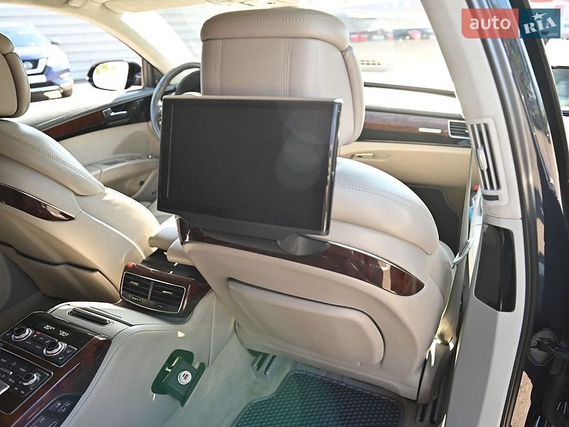 Седан Audi A8 2010 в Ровно