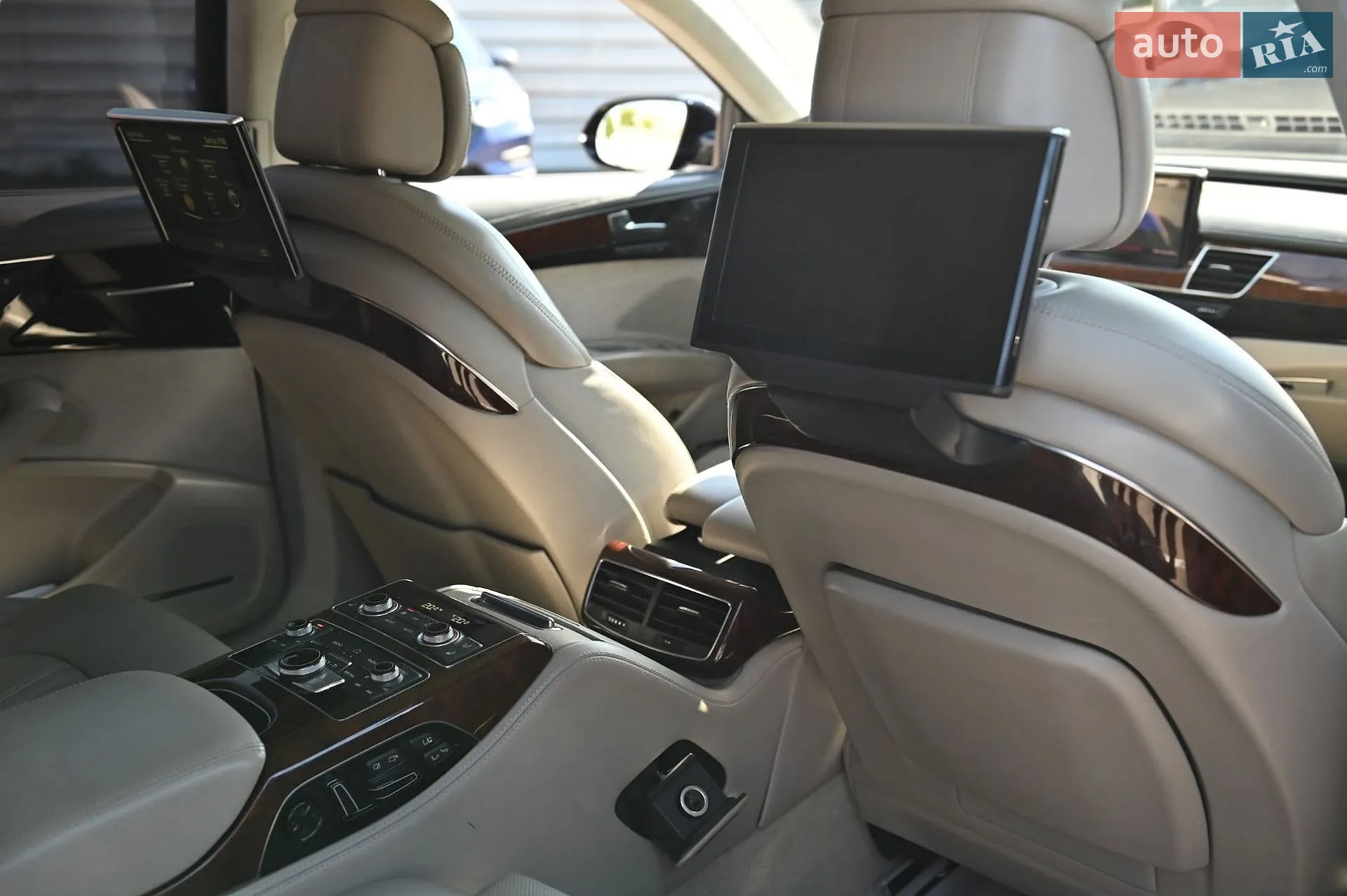 2010 Audi A8 - мініатюра 66