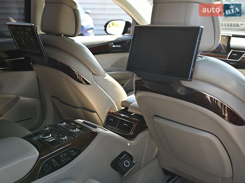 Седан Audi A8 2010 в Ровно