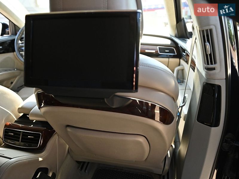 Седан Audi A8 2010 в Ровно