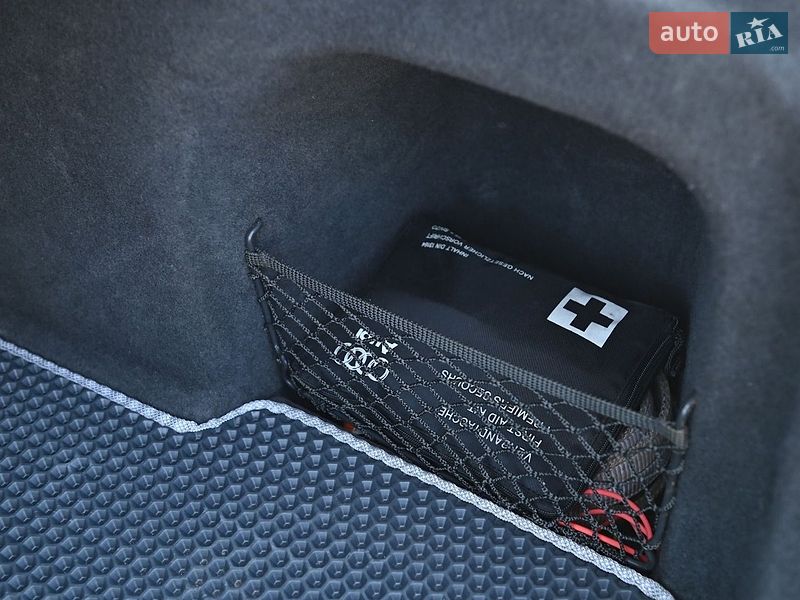Седан Audi A8 2010 в Ровно