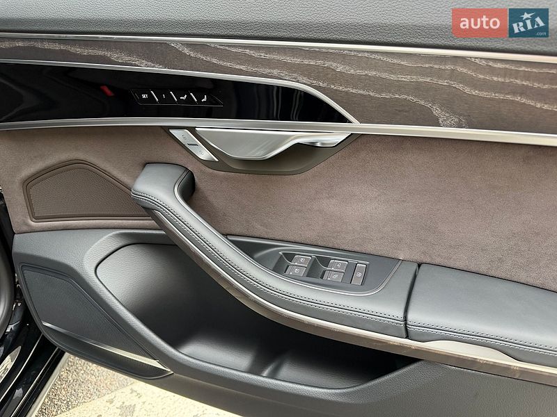 Седан Audi A8 2022 в Киеве