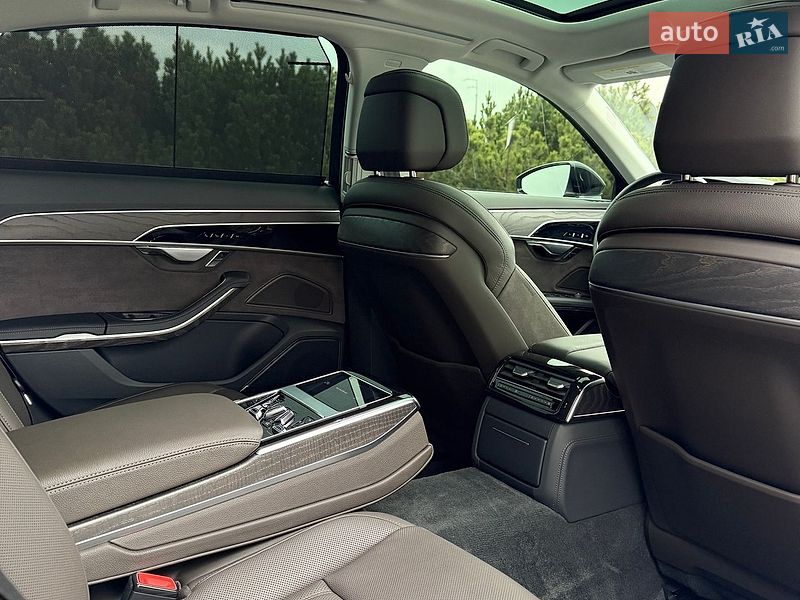 Седан Audi A8 2022 в Киеве