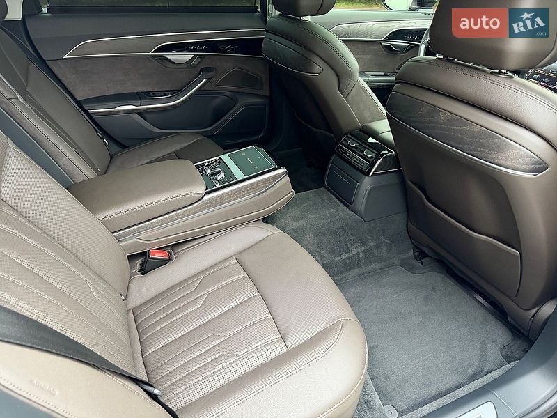 Седан Audi A8 2022 в Киеве