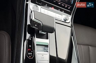 Седан Audi A8 2022 в Киеве