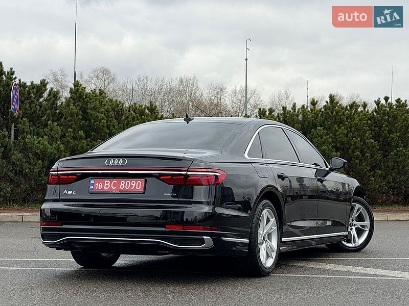 Седан Audi A8 2022 в Киеве