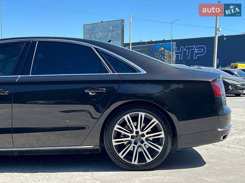 Седан Audi A8 2012 в Львові