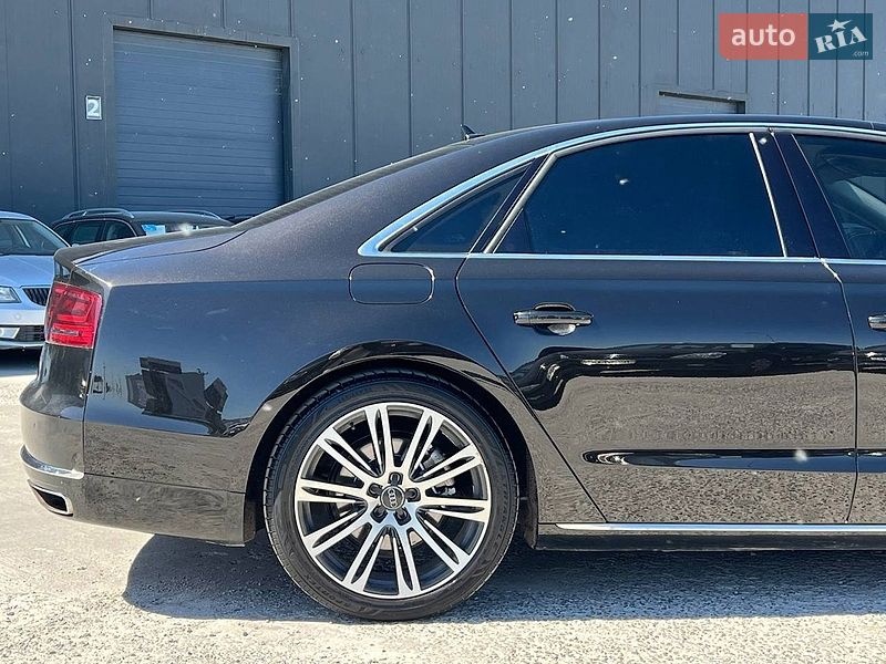 Седан Audi A8 2012 в Львові