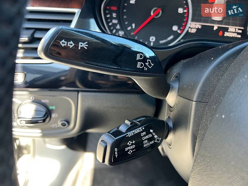 Седан Audi A8 2012 в Львові