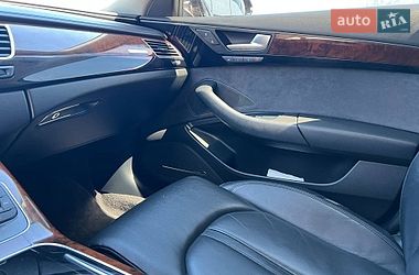 Седан Audi A8 2012 в Львові