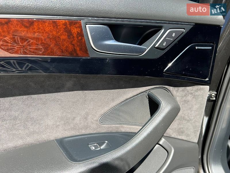 Седан Audi A8 2012 в Львові