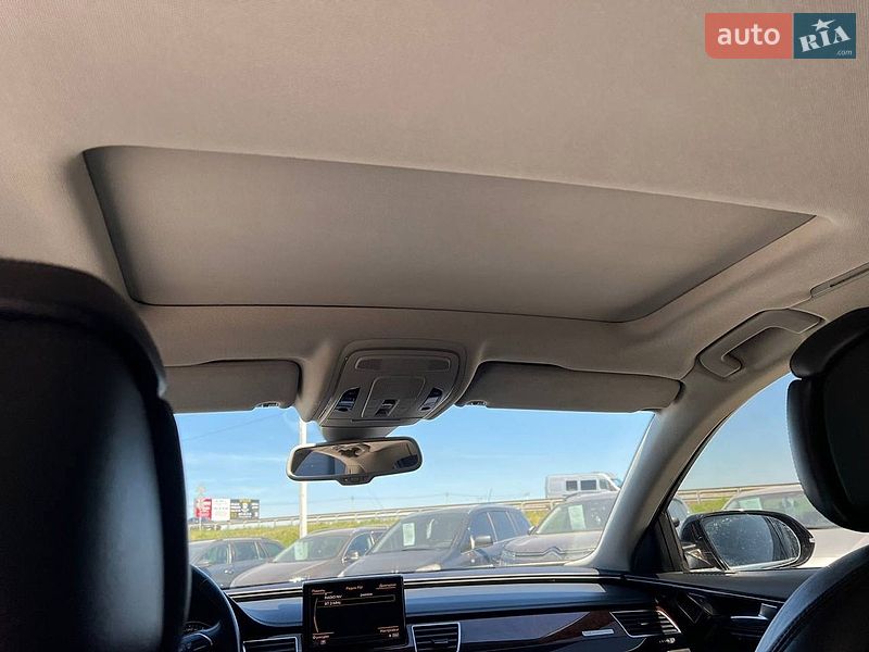 Седан Audi A8 2012 в Львові