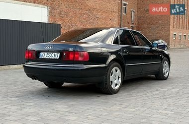 Седан Audi A8 2000 в Староконстантинове