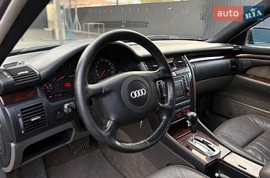 Седан Audi A8 2000 в Староконстантинове