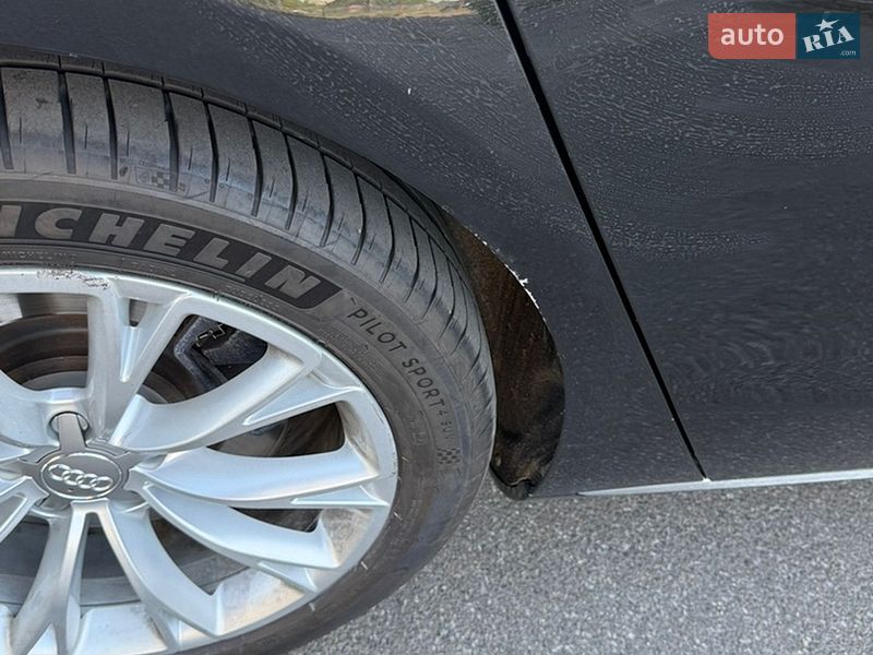 Седан Audi A8 2012 в Киеве