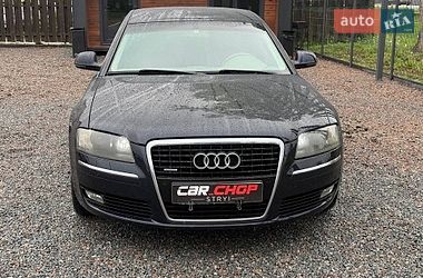 Седан Audi A8 2009 в Стрию