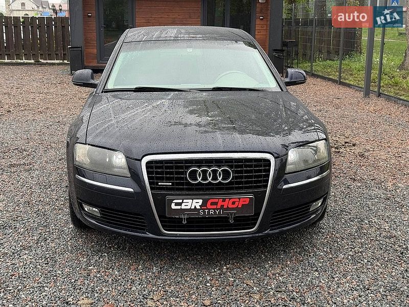 Седан Audi A8 2009 в Стрию