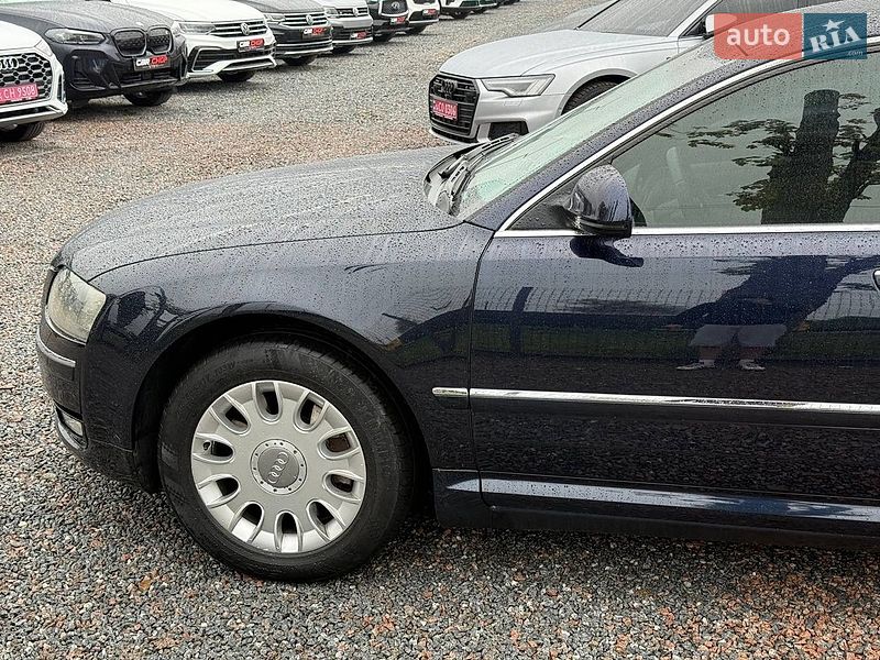 Седан Audi A8 2009 в Стрию