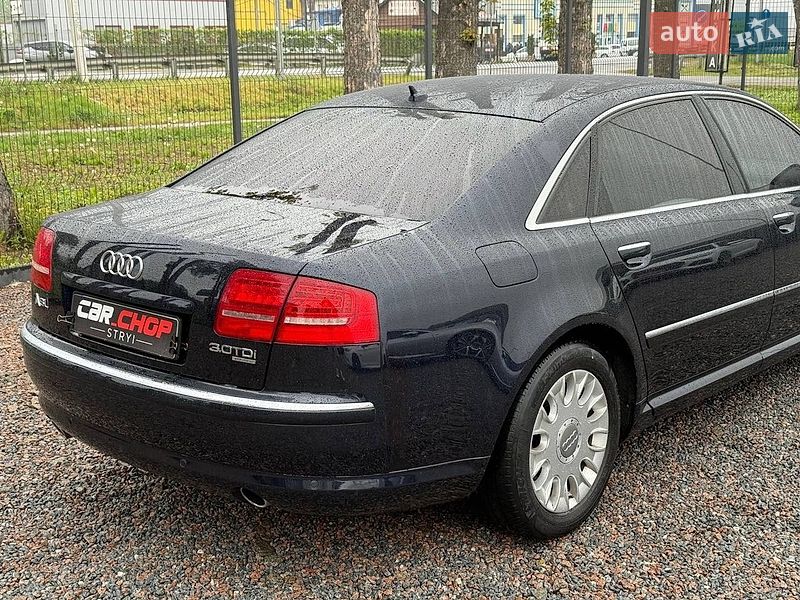 Седан Audi A8 2009 в Стрию