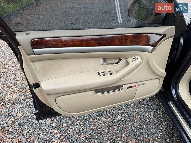 Седан Audi A8 2009 в Стрию
